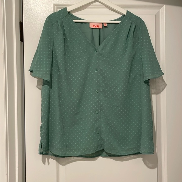 EVRI Tops - NWT. Evri green top. Size 0X.